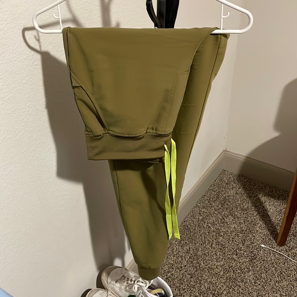 Figs High Waisted Zamora Jogger Scrub Pants 2.0; Olive Green, Medium (regular)